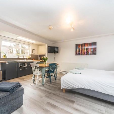10 Boutique Studio Apartment Near Tube - Quiet Location Little Missenden Exterior foto